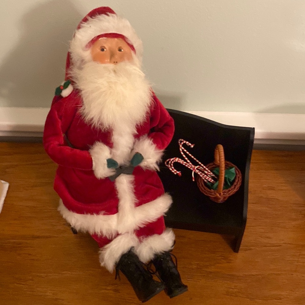 Byer’s Choice Caroler Santa